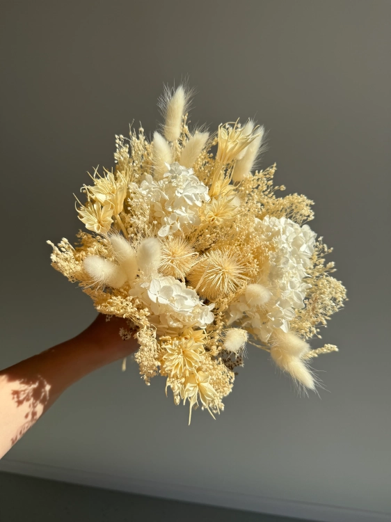Dried flowers bouquet - cream
